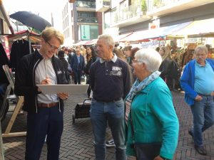 Jasper-neemt-quiz-af-op-jaarmarkt